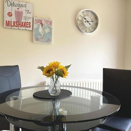 Ashford Holiday Home Smithy Drive Sleeps 5 Free Wifi And Vehicle Parking Kingsnorth Dış mekan fotoğraf