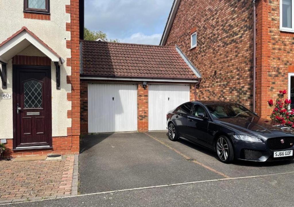Ashford Holiday Home Smithy Drive Sleeps 5 Free Wifi And Vehicle Parking Kingsnorth Dış mekan fotoğraf
