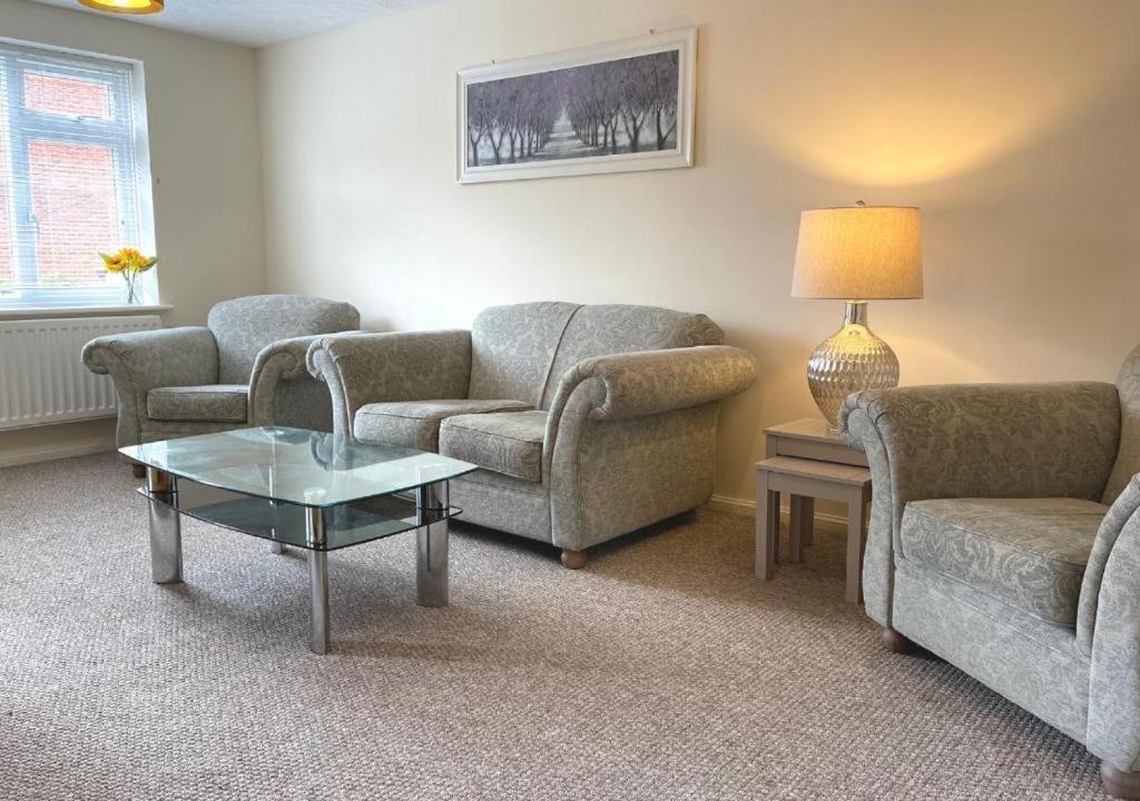 Ashford Holiday Home Smithy Drive Sleeps 5 Free Wifi And Vehicle Parking Kingsnorth Dış mekan fotoğraf