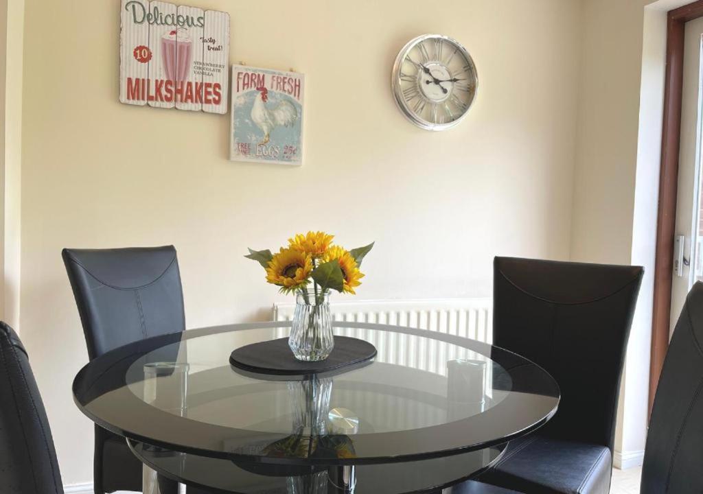 Ashford Holiday Home Smithy Drive Sleeps 5 Free Wifi And Vehicle Parking Kingsnorth Dış mekan fotoğraf