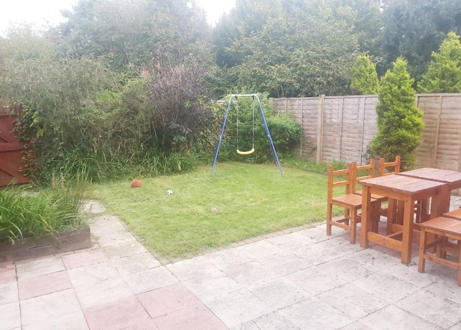 Ashford Holiday Home Smithy Drive Sleeps 5 Free Wifi And Vehicle Parking Kingsnorth Dış mekan fotoğraf